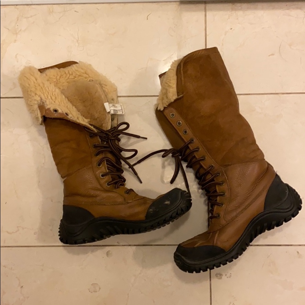 Ugg Adirondack tall size 7 please read description